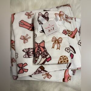 Truly Lou Bow and Cowgirl boots Bath and Hand towel set!